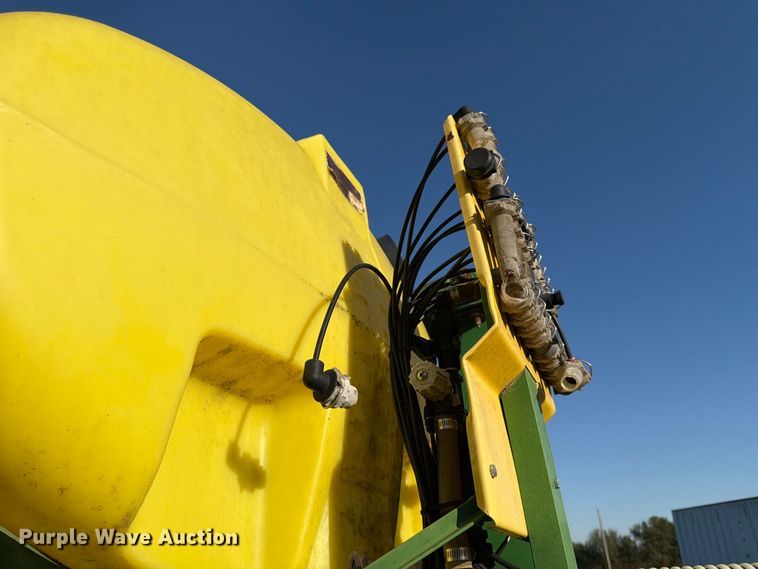 image for item FG0781 1999 John Deere 1780 MaxEmerge Plus Conservation planter