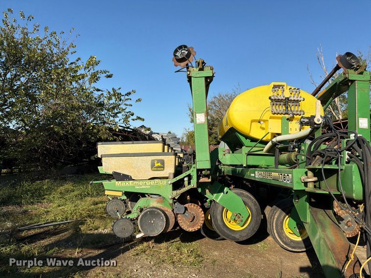 image for item FG0781 1999 John Deere 1780 MaxEmerge Plus Conservation planter