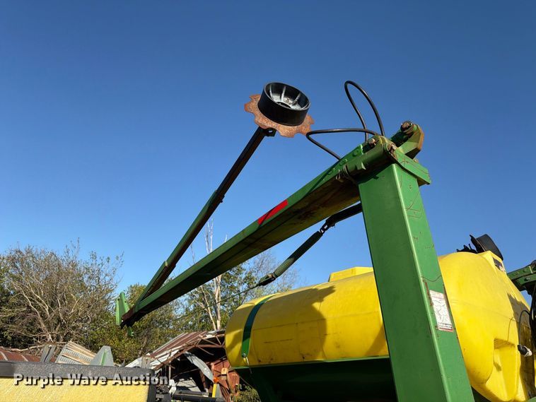 image for item FG0781 1999 John Deere 1780 MaxEmerge Plus Conservation planter