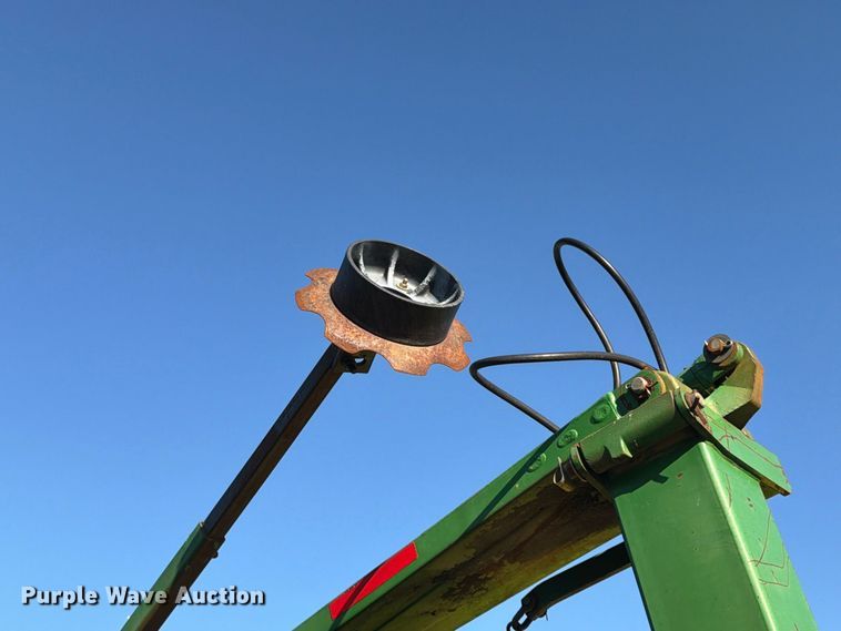 image for item FG0781 1999 John Deere 1780 MaxEmerge Plus Conservation planter