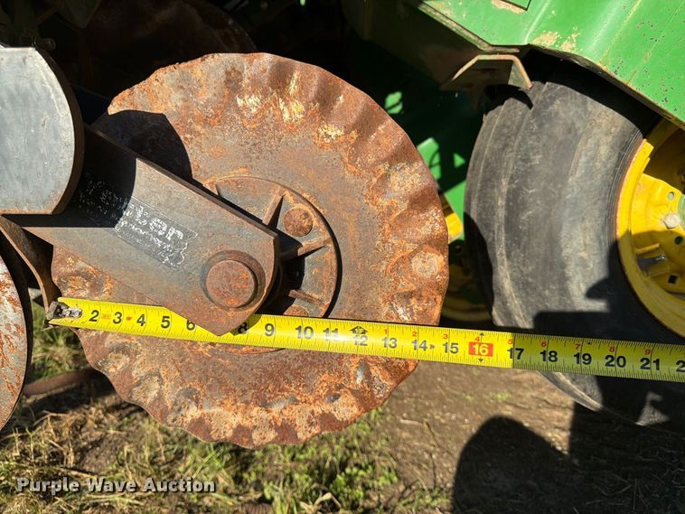 image for item FG0781 1999 John Deere 1780 MaxEmerge Plus Conservation planter