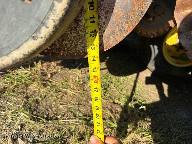image for item FG0781 1999 John Deere 1780 MaxEmerge Plus Conservation planter