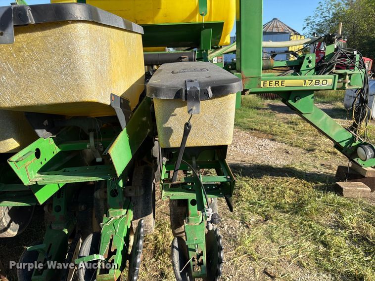 image for item FG0781 1999 John Deere 1780 MaxEmerge Plus Conservation planter