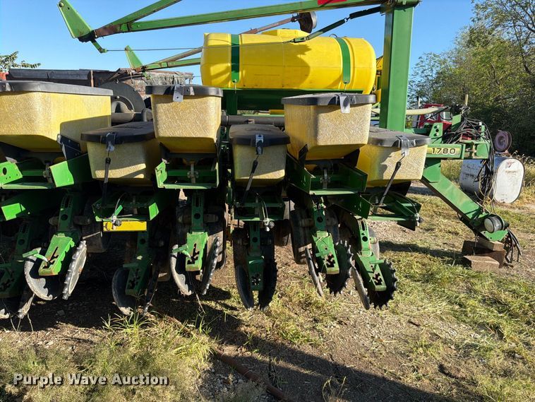 image for item FG0781 1999 John Deere 1780 MaxEmerge Plus Conservation planter