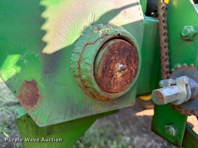 image for item FG0781 1999 John Deere 1780 MaxEmerge Plus Conservation planter