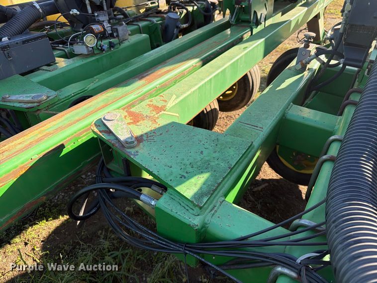 image for item FG0781 1999 John Deere 1780 MaxEmerge Plus Conservation planter