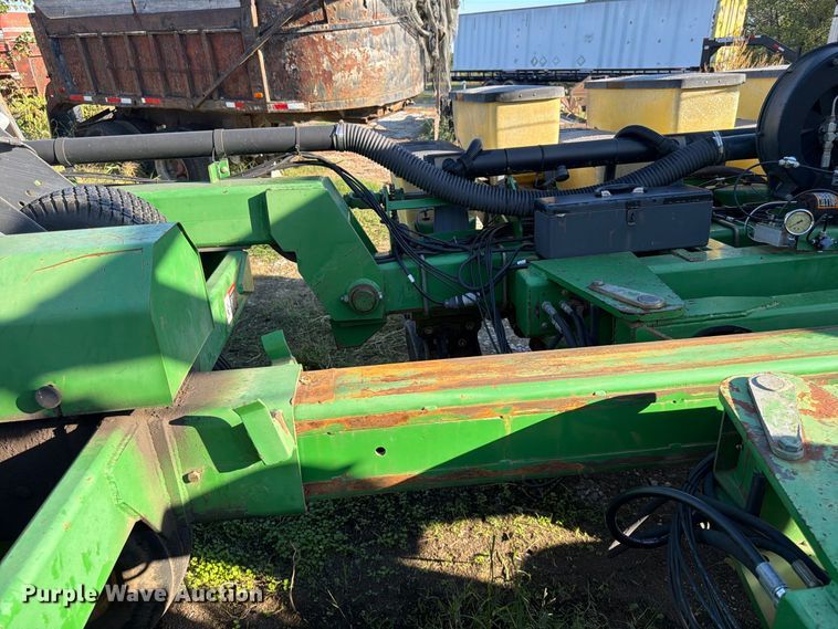 image for item FG0781 1999 John Deere 1780 MaxEmerge Plus Conservation planter