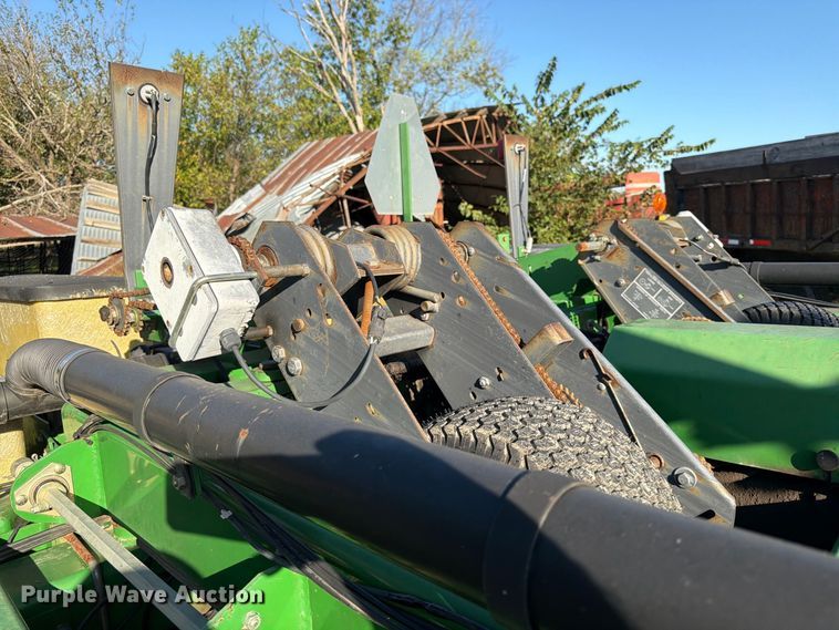 image for item FG0781 1999 John Deere 1780 MaxEmerge Plus Conservation planter
