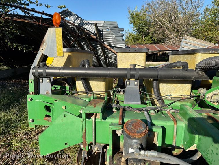 image for item FG0781 1999 John Deere 1780 MaxEmerge Plus Conservation planter