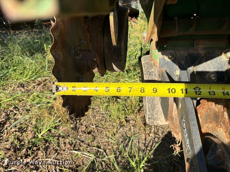 image for item FG0781 1999 John Deere 1780 MaxEmerge Plus Conservation planter