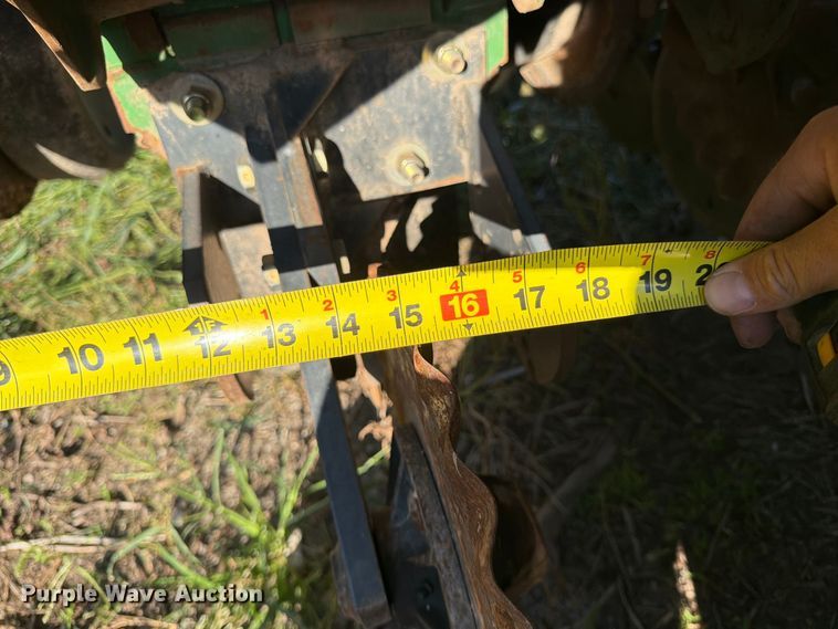 image for item FG0781 1999 John Deere 1780 MaxEmerge Plus Conservation planter