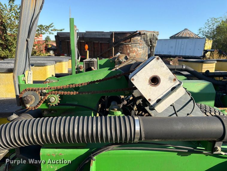 image for item FG0781 1999 John Deere 1780 MaxEmerge Plus Conservation planter