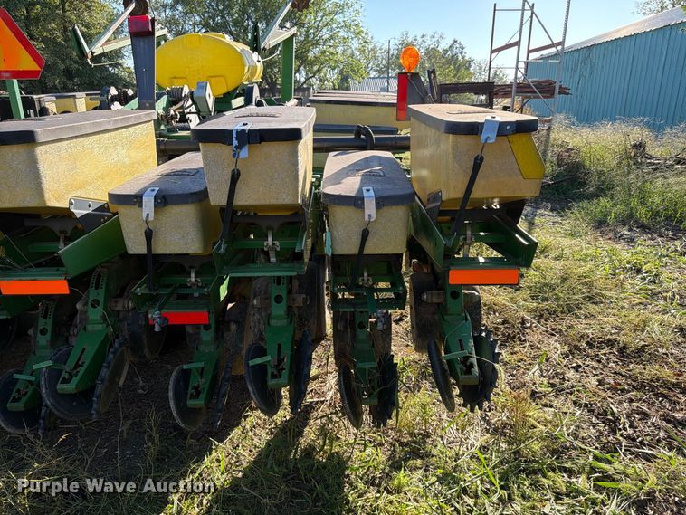 image for item FG0781 1999 John Deere 1780 MaxEmerge Plus Conservation planter