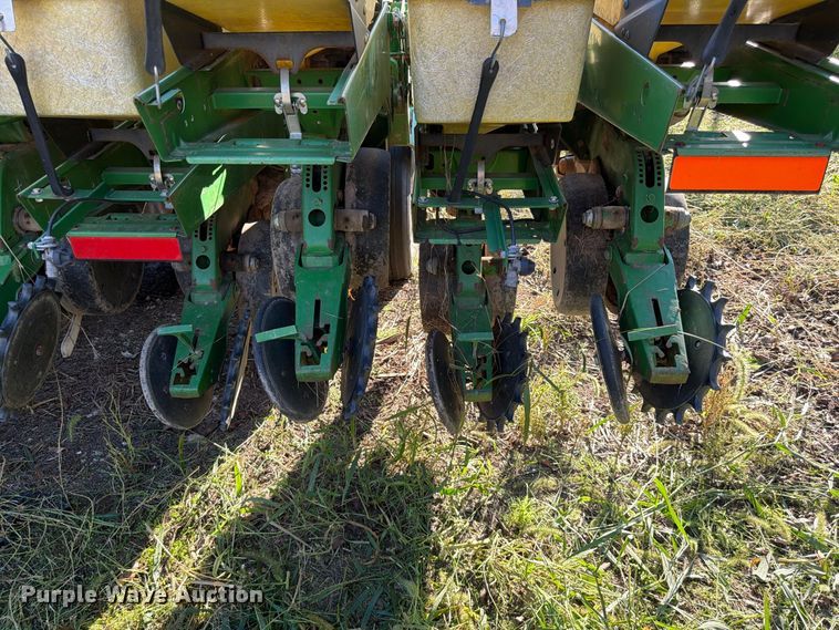 image for item FG0781 1999 John Deere 1780 MaxEmerge Plus Conservation planter