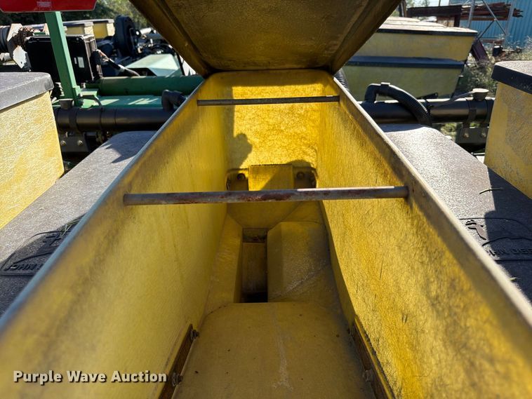 image for item FG0781 1999 John Deere 1780 MaxEmerge Plus Conservation planter