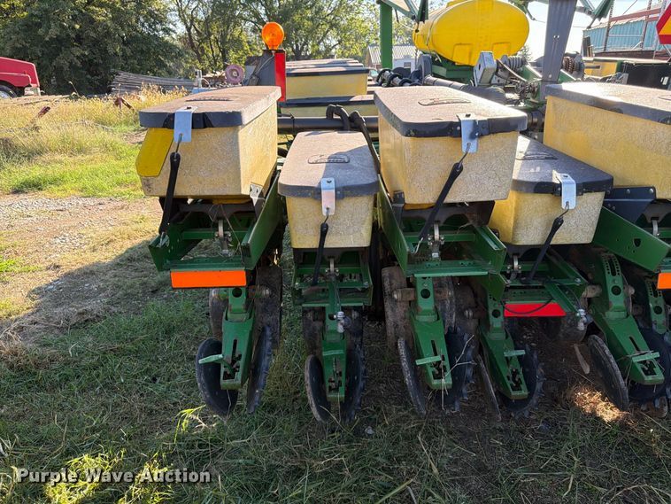 image for item FG0781 1999 John Deere 1780 MaxEmerge Plus Conservation planter
