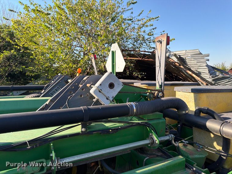 image for item FG0781 1999 John Deere 1780 MaxEmerge Plus Conservation planter