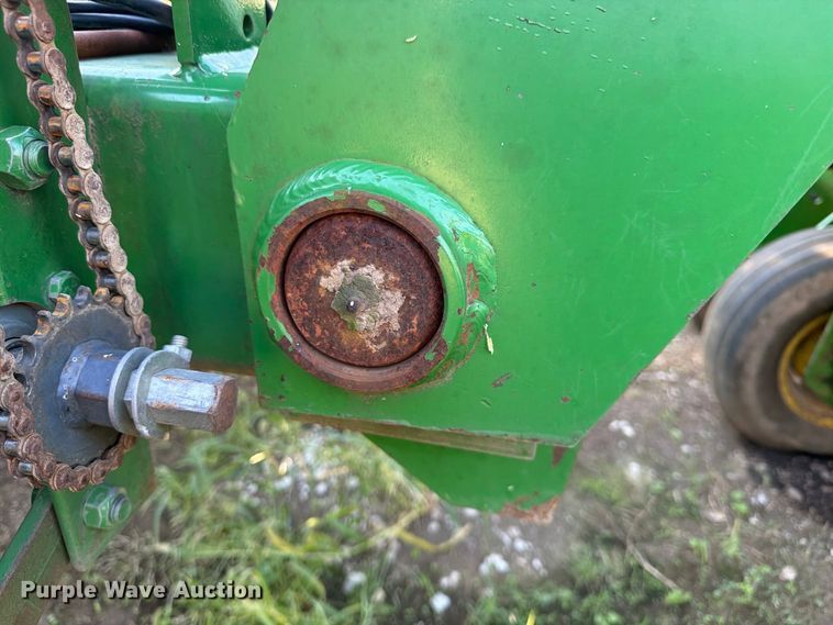 image for item FG0781 1999 John Deere 1780 MaxEmerge Plus Conservation planter