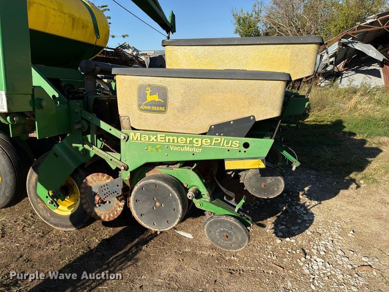 image for item FG0781 1999 John Deere 1780 MaxEmerge Plus Conservation planter