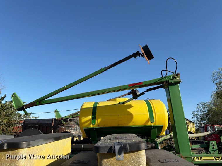 image for item FG0781 1999 John Deere 1780 MaxEmerge Plus Conservation planter