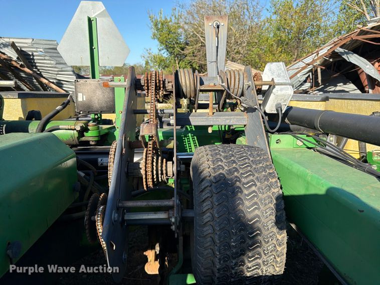 image for item FG0781 1999 John Deere 1780 MaxEmerge Plus Conservation planter