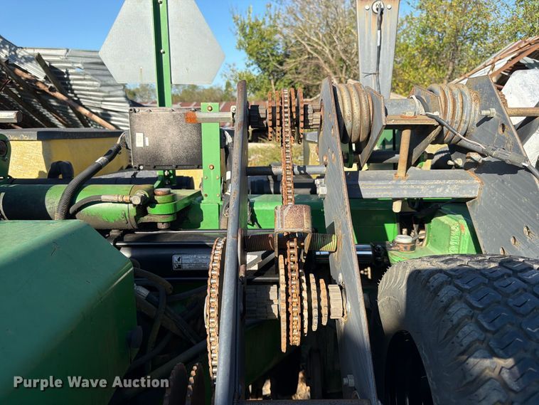 image for item FG0781 1999 John Deere 1780 MaxEmerge Plus Conservation planter