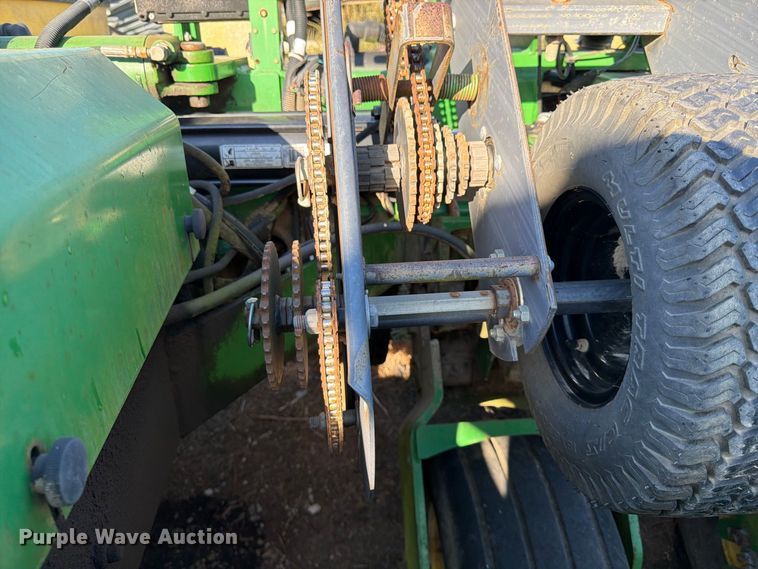 image for item FG0781 1999 John Deere 1780 MaxEmerge Plus Conservation planter