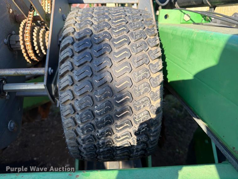image for item FG0781 1999 John Deere 1780 MaxEmerge Plus Conservation planter