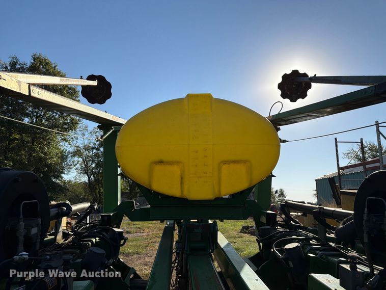 image for item FG0781 1999 John Deere 1780 MaxEmerge Plus Conservation planter