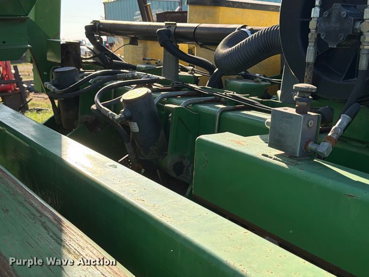 image for item FG0781 1999 John Deere 1780 MaxEmerge Plus Conservation planter