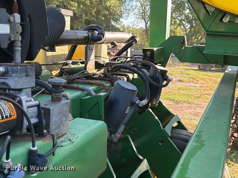 image for item FG0781 1999 John Deere 1780 MaxEmerge Plus Conservation planter