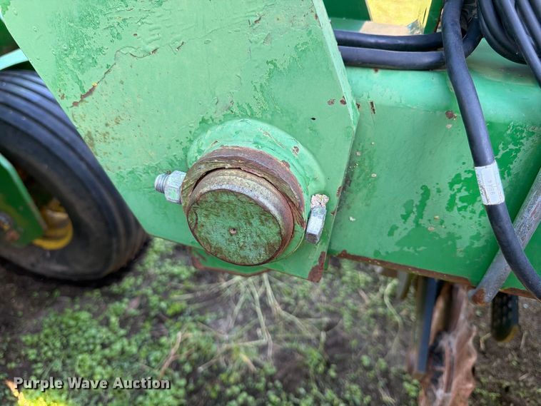 image for item FG0781 1999 John Deere 1780 MaxEmerge Plus Conservation planter