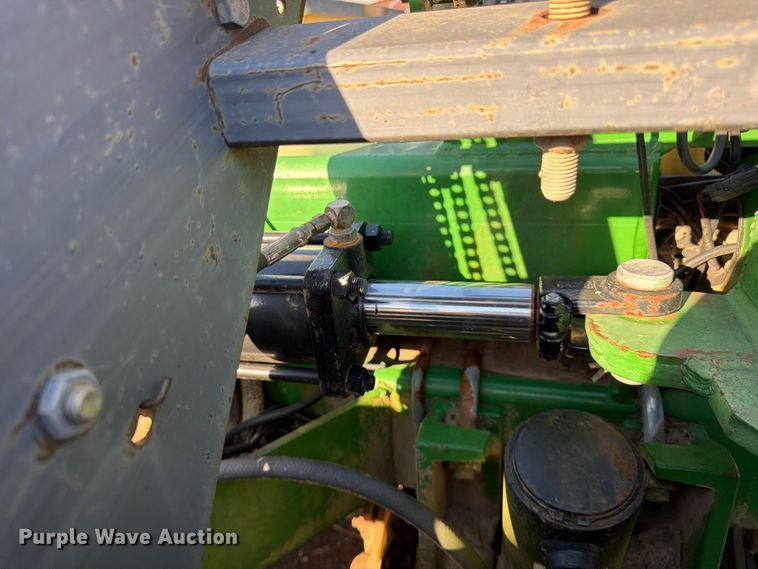image for item FG0781 1999 John Deere 1780 MaxEmerge Plus Conservation planter