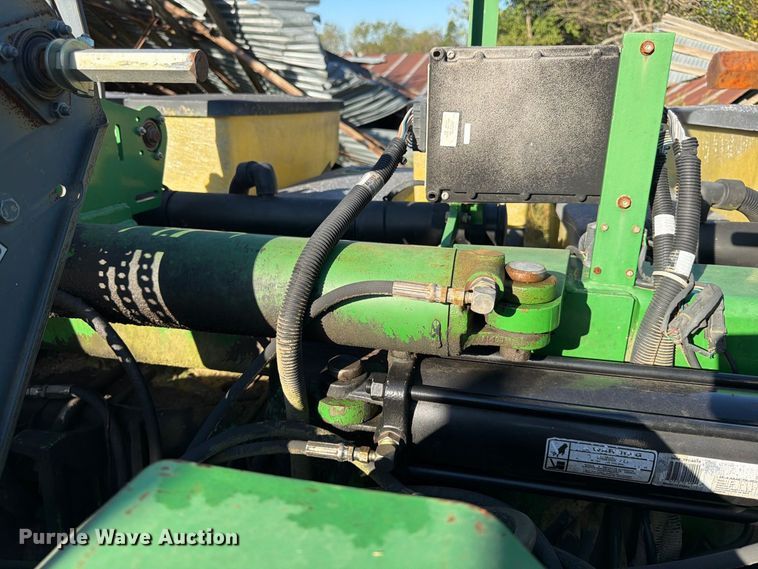 image for item FG0781 1999 John Deere 1780 MaxEmerge Plus Conservation planter