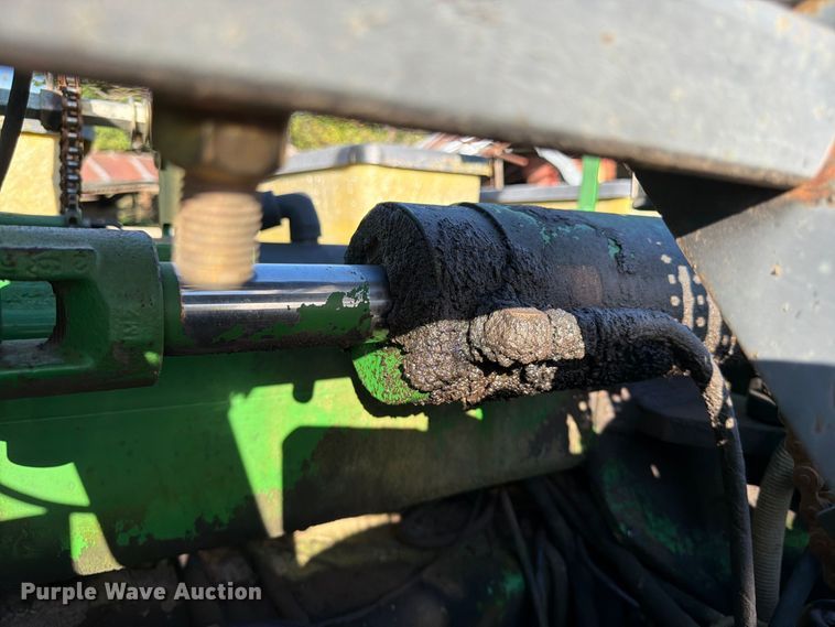 image for item FG0781 1999 John Deere 1780 MaxEmerge Plus Conservation planter