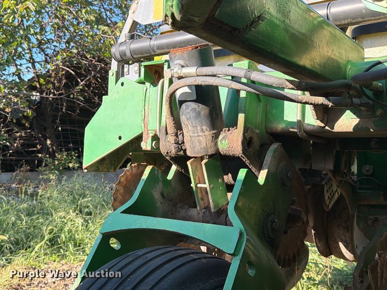 image for item FG0781 1999 John Deere 1780 MaxEmerge Plus Conservation planter