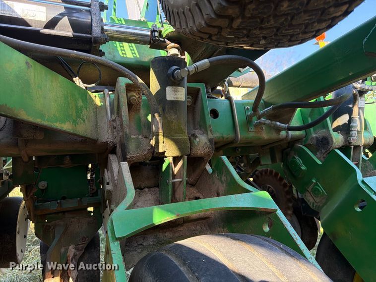 image for item FG0781 1999 John Deere 1780 MaxEmerge Plus Conservation planter