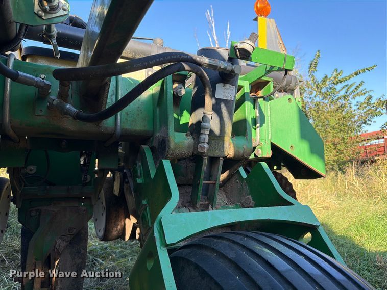 image for item FG0781 1999 John Deere 1780 MaxEmerge Plus Conservation planter