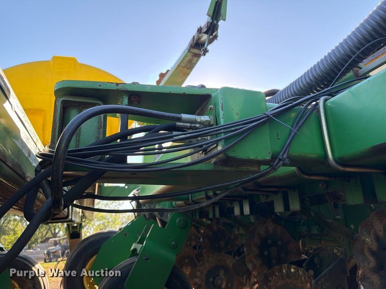 image for item FG0781 1999 John Deere 1780 MaxEmerge Plus Conservation planter