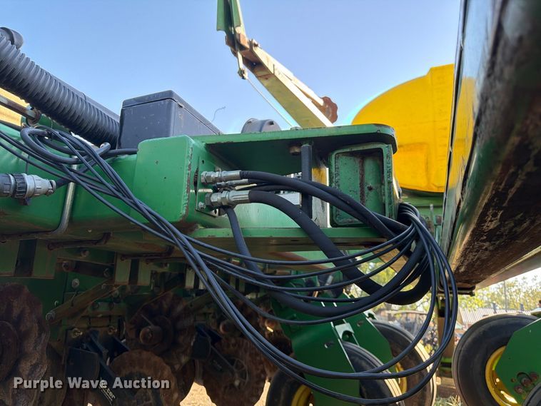 image for item FG0781 1999 John Deere 1780 MaxEmerge Plus Conservation planter