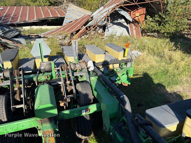 image for item FG0781 1999 John Deere 1780 MaxEmerge Plus Conservation planter