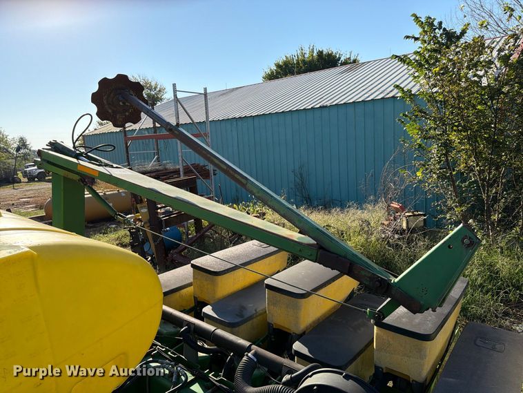 image for item FG0781 1999 John Deere 1780 MaxEmerge Plus Conservation planter