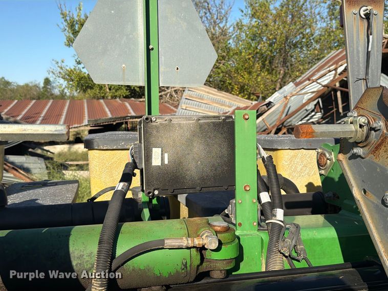 image for item FG0781 1999 John Deere 1780 MaxEmerge Plus Conservation planter
