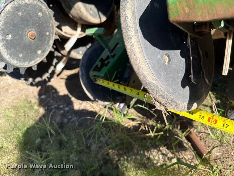 image for item FG0781 1999 John Deere 1780 MaxEmerge Plus Conservation planter