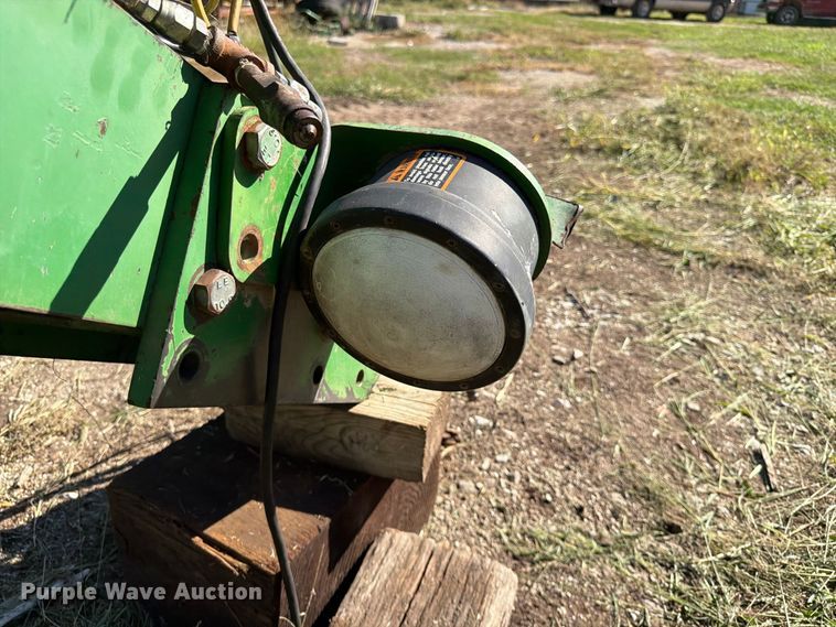 image for item FG0781 1999 John Deere 1780 MaxEmerge Plus Conservation planter