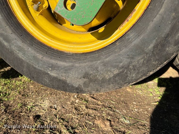 image for item FG0781 1999 John Deere 1780 MaxEmerge Plus Conservation planter