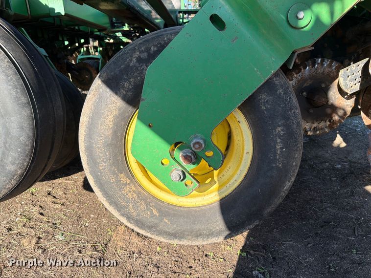 image for item FG0781 1999 John Deere 1780 MaxEmerge Plus Conservation planter