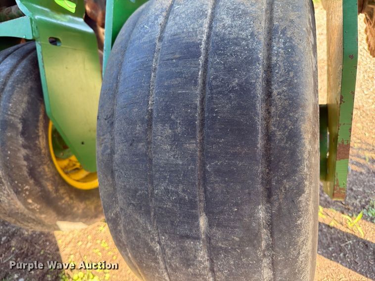 image for item FG0781 1999 John Deere 1780 MaxEmerge Plus Conservation planter