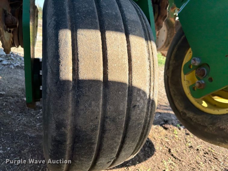 image for item FG0781 1999 John Deere 1780 MaxEmerge Plus Conservation planter