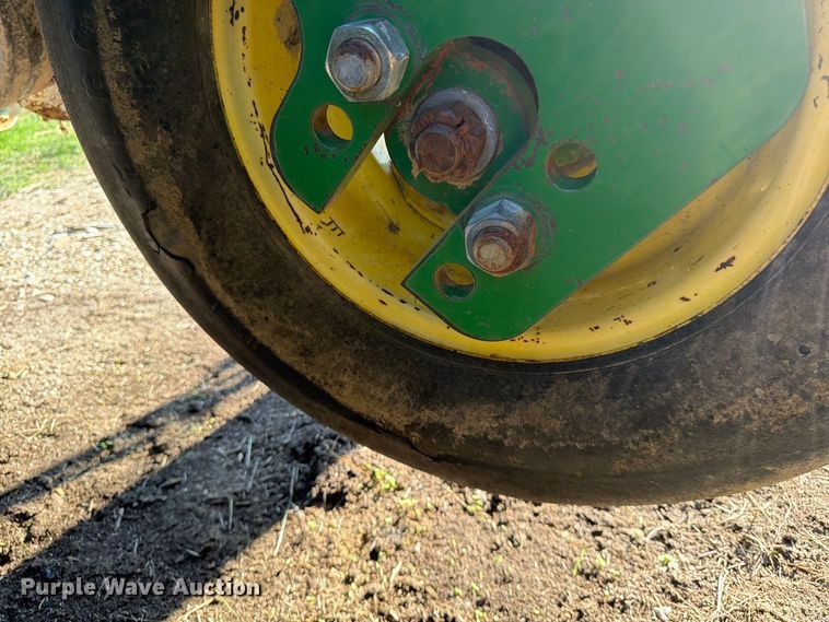 image for item FG0781 1999 John Deere 1780 MaxEmerge Plus Conservation planter